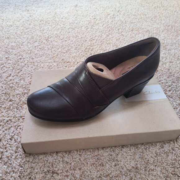 Clarks Brown Loafer shoe-8 New in box - Picture 1 of 7
